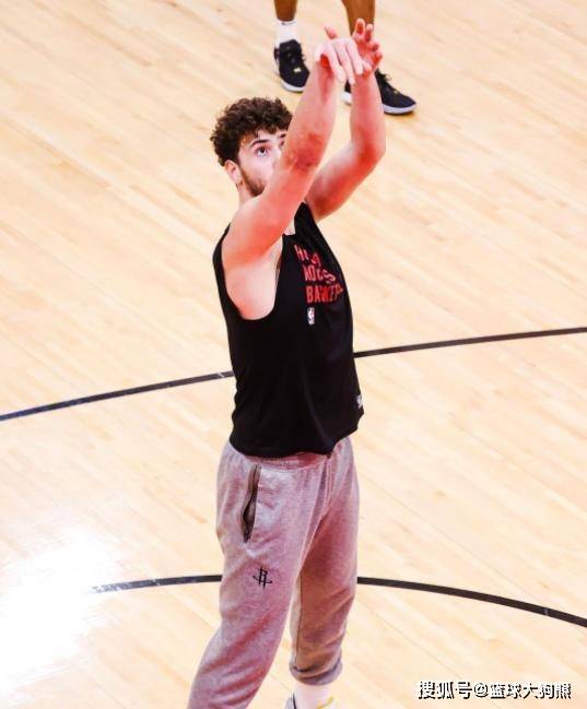 联盟第4+联盟第7!恭喜火箭队,两明星联手,下赛季变身罚球大队