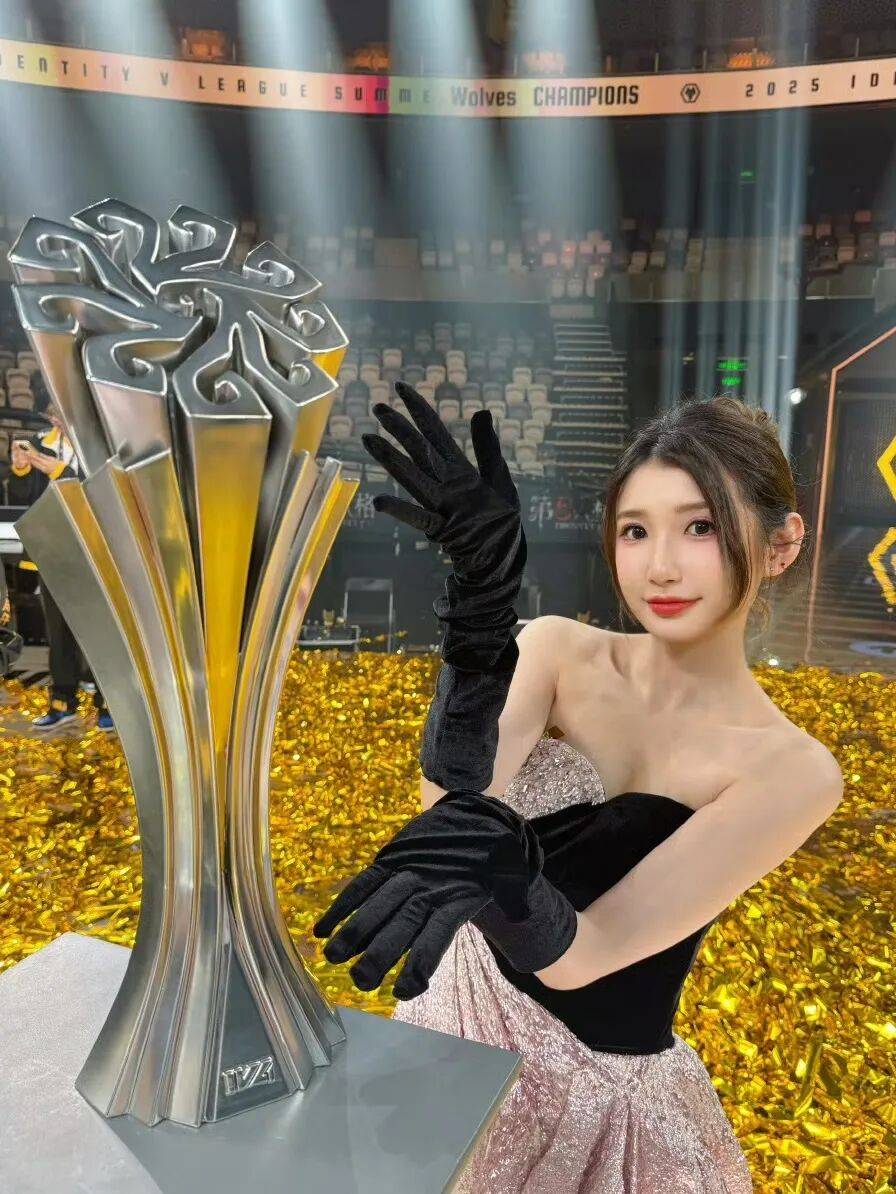 出走·131丨专访电竞主持人潇潇:流动的热望