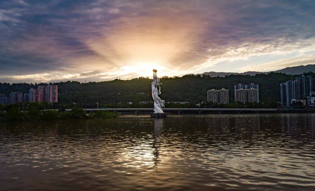 跑半马 游雨城 | “跑遍四川”总决赛为何在雨城?