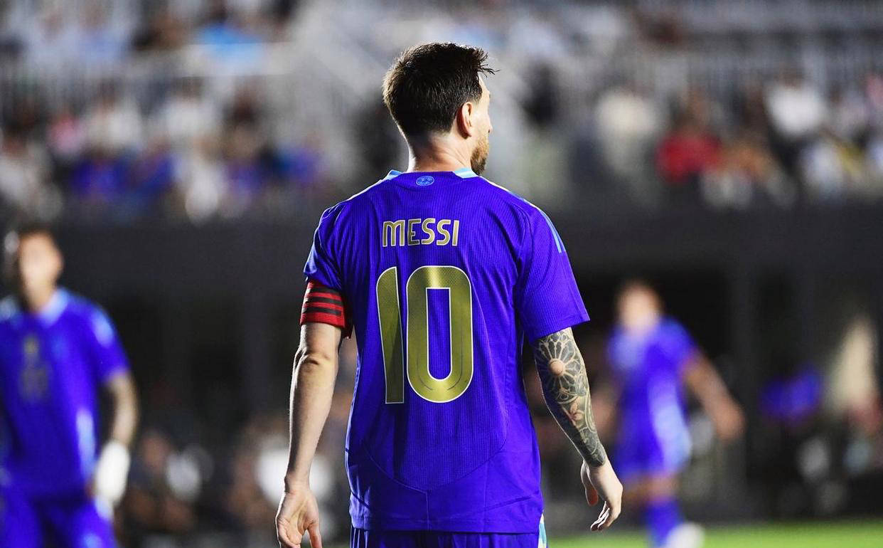 阿根廷国家队调整阵容，大马丁内斯被轮换门将取代